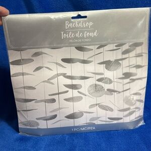 Amscan Silver Backdrop with Abstract Design 6 Ft Tall x 8 Ft Wide NWT